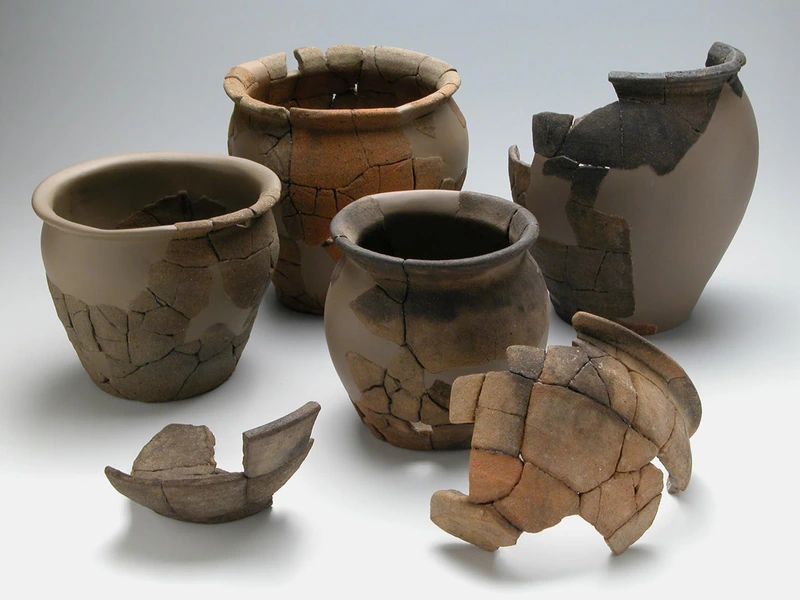 Récipients en céramique, Develier-Courtételle, 7e siècle ap. J.-C. (Photo: B. Migy, OCC/SAP).