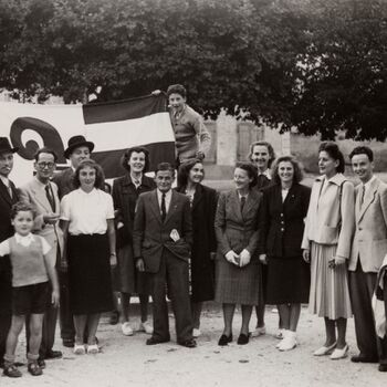 Fête du Peuple à Delémont, dans la cour du Château, 1948 (photographe inconnu).