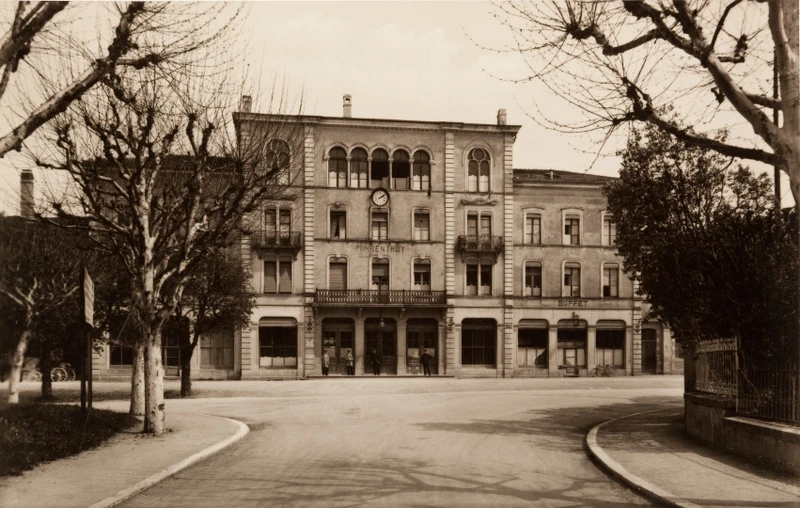Porrentruy. La gare vers 1923, carte postale noir/blanc, édition O. Florion, Porrentruy, 9 x 14.1 cm